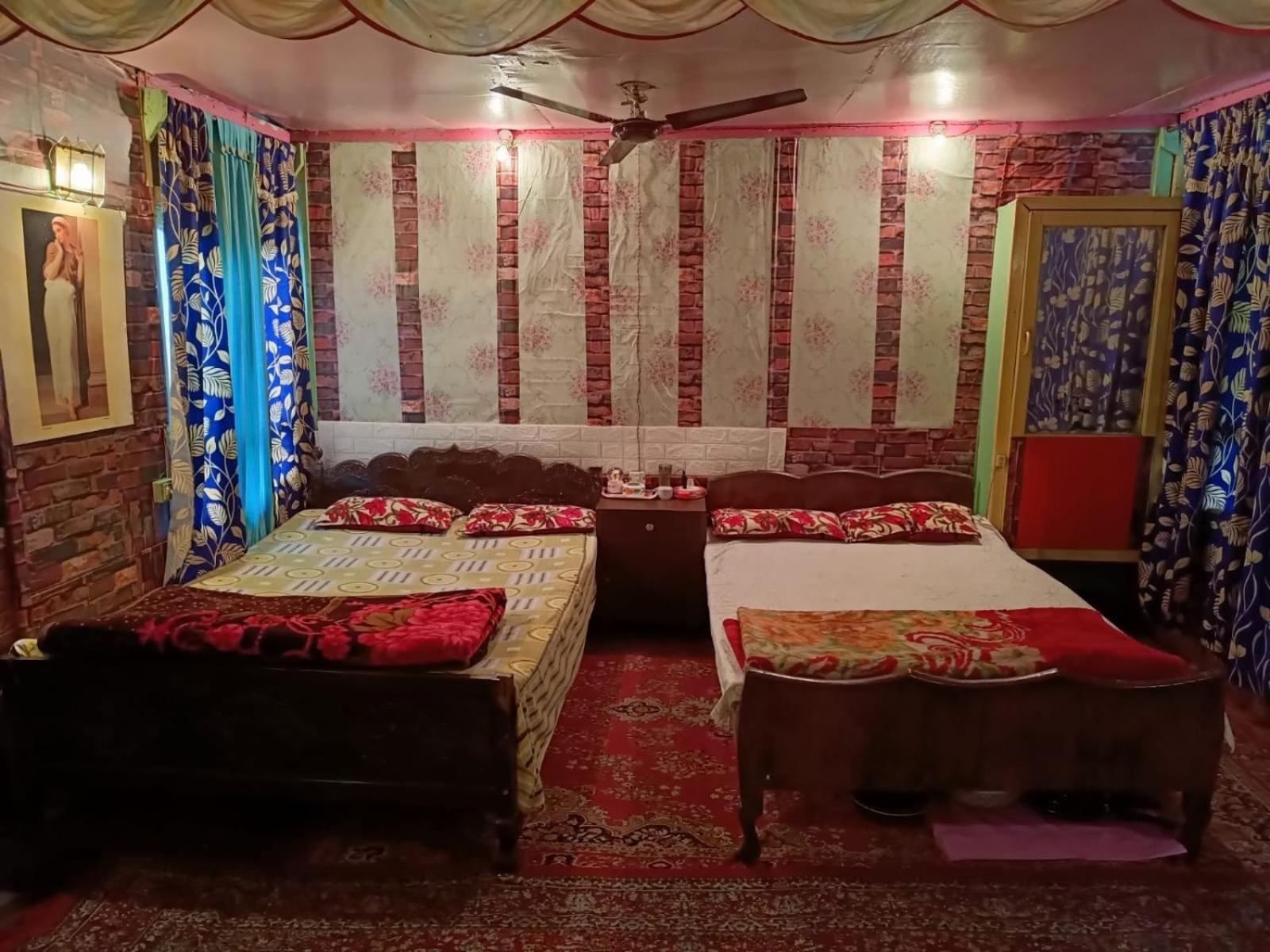Hotel Island Srinagar  Exterior photo
